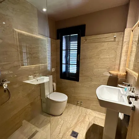 Epidami Hotell 3*