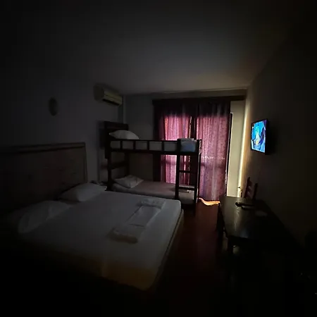 Hotell Epidami 3*