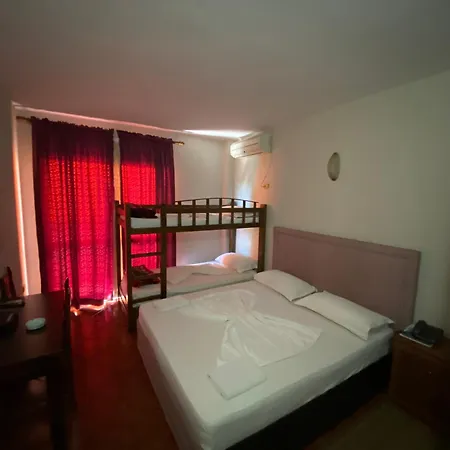 Hotell Epidami 3*