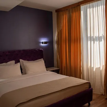 Epidami Hotel 3*